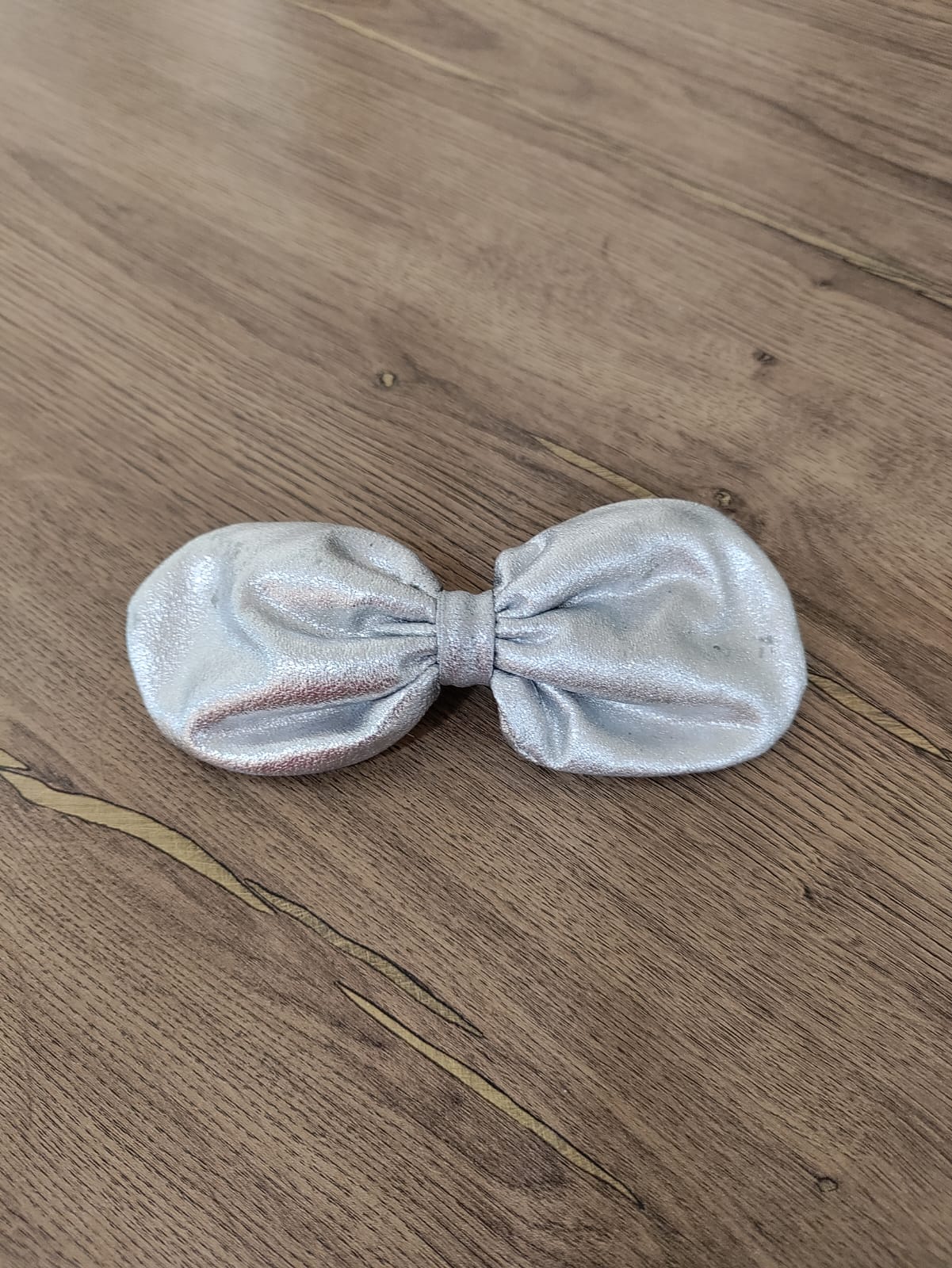 Silver bow hair clip