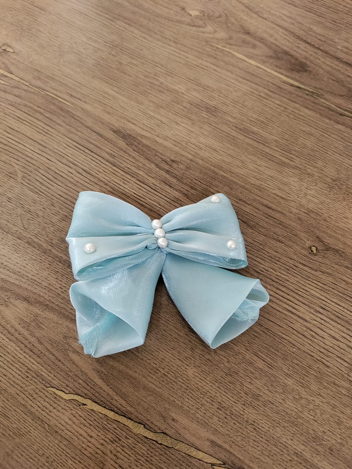 Pearly bow clip